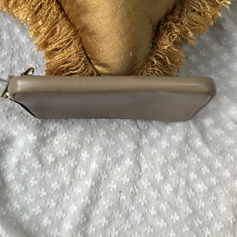 Bandolier Taupe Expanded Zip Cell Pouch - Picture 10 of 16